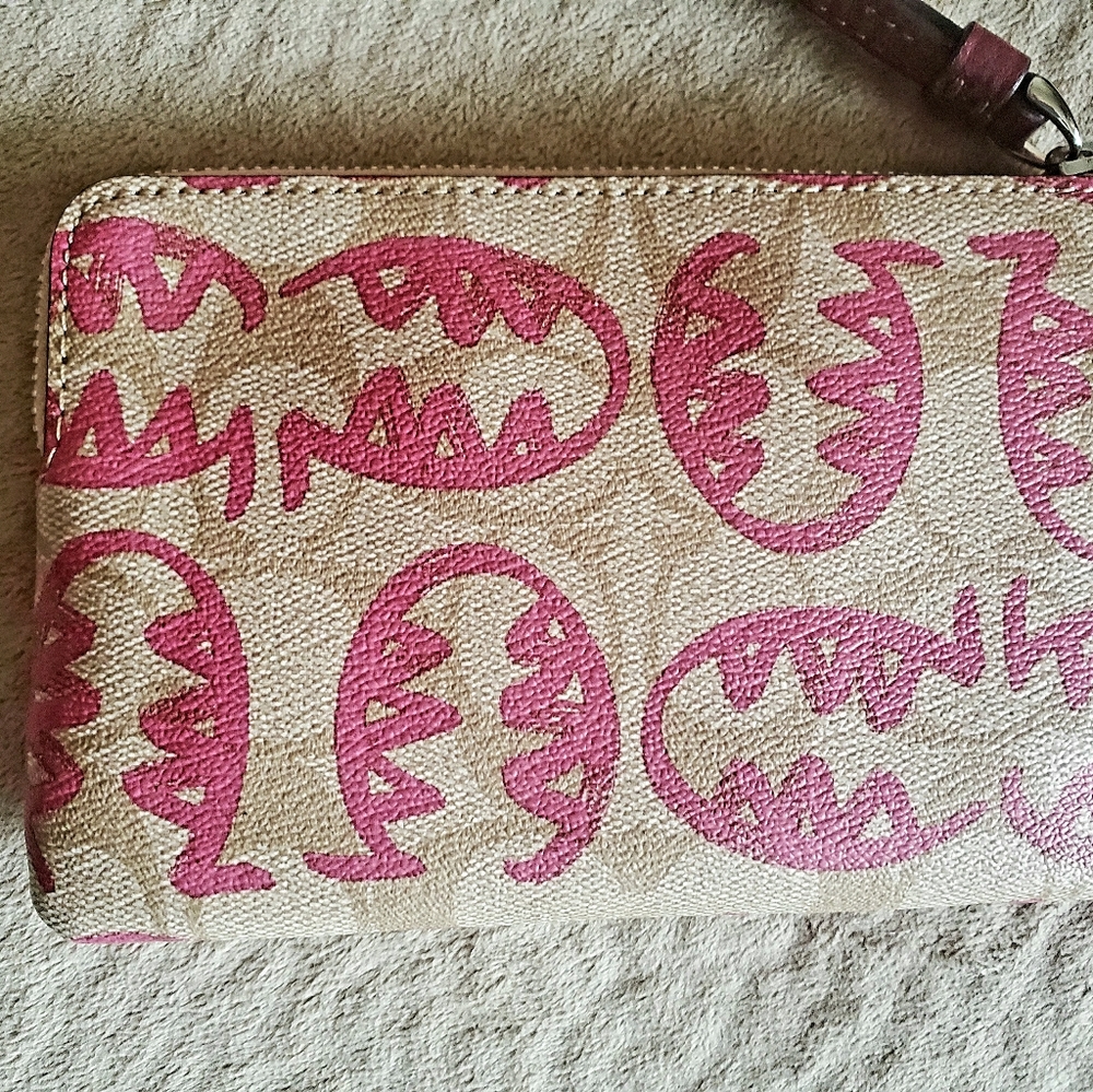 Coach wristlet special edition - Picture 3 of 7